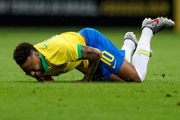 نيمار تعرض للاصابة في المباراة الودية التي جمعت منتخب البرازيل بمنتخب قطر