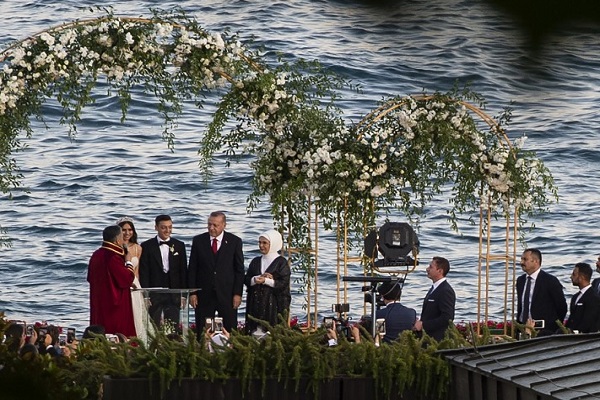 أوزيل يتزوج في اسطنبول وأردوغان شاهدا على الزواج