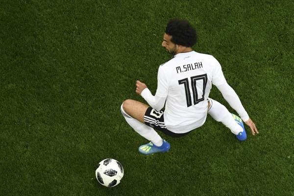 النجم المصري محمد صلاح خلال مباراة منتخب بلاده ضد روسيا ضمن نهائيات كأس العالم في كرة القدم، في 19 حزيران/يونيو 2018.