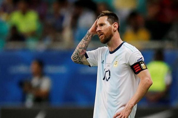 ميسي يطالب لاعبي الأرجنتين بردة فعل بعد خسارة كولومبيا