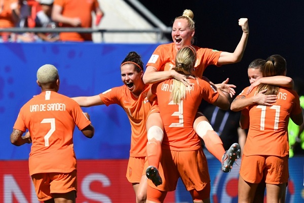 هولندا تقصي إيطاليا وتبلغ نصف نهائي مونديال السيدات للمرة الأولى