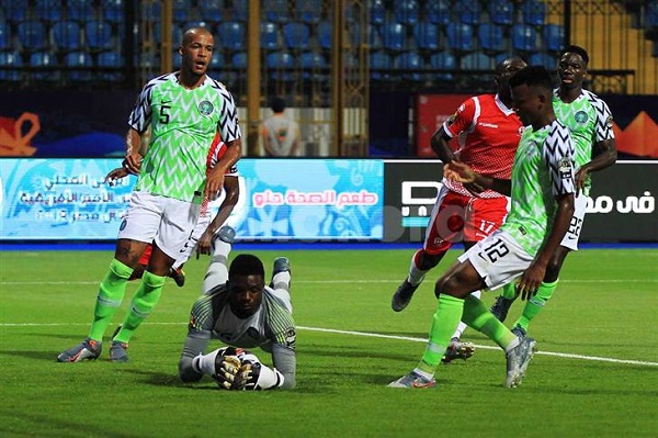 لاعبو نيجيريا يعلقون إضرابهم على خلفية المكافآت