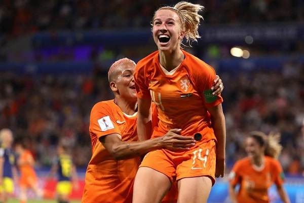 هولندا إلى نهائي مونديال السيدات للمرة الأولى في تاريخها