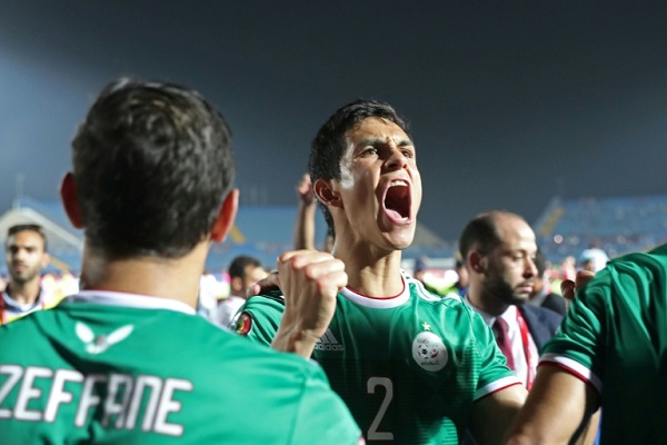 فرحة الجزائري عيسى مندي ببلوغ الدور نصف النهائي لبطولة كأس الأمم الإفريقية