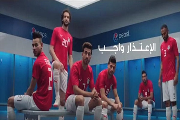 لقطة من مشاركة لاعبي منتخب مصر في إعلان تليفزيوني مدفوع لصالح إحدى شركات المشروبات الغازية