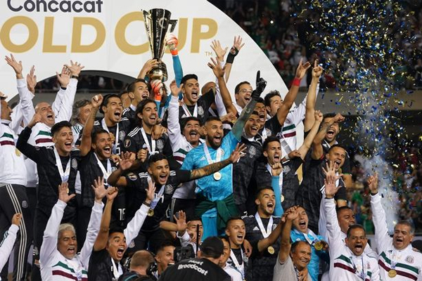 أحرزت المكسيك بطولة الكأس الذهبية للمرة الثامنة بفوزها على الولايات المتحدة 1-صفر 