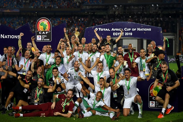 الجزائر تهزم السنغال وتتوج بلقب كأس أمم إفريقيا