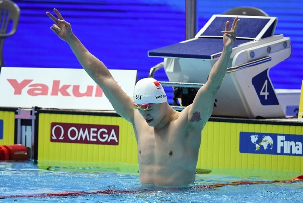 أضاف الصيني سون يانغ ذهبية جديدة الى رصيده باحرازه لقب سباق 200 م حرة الثلاثاء في بطولة العالم للسباحة المقامة في غوانغجو الكورية الجنوبية، رافعا رصيده الإجمالي الى 11 لقبا عالميا.