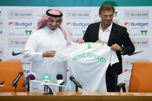 رونار يحدد مونديال 2022 هدفا أساسيا له مع السعودية بعد التوقيع رسميا