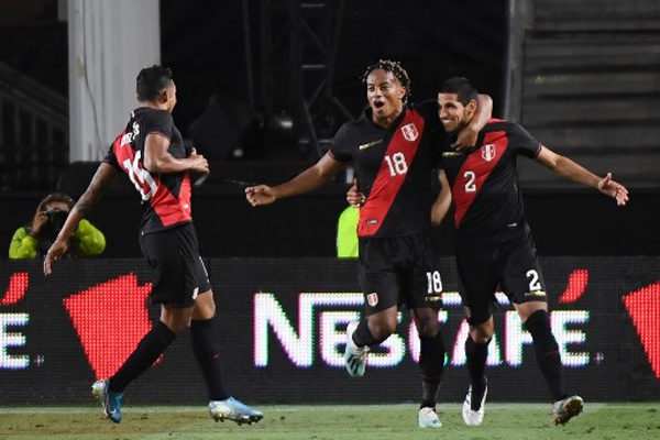 ثأر المنتخب البيروفي من نظيره البرازيلي وألحق به الهزيمة الأولى منذ ربع مونديال روسيا 2018