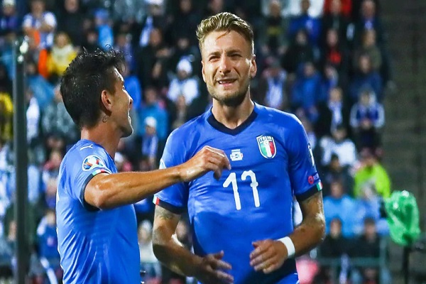 إيطاليا على بعد 3 نقاط من النهائيات