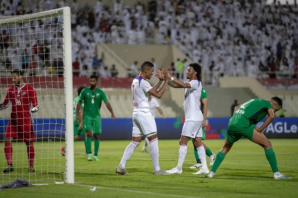 الشارقة يبدأ حملة الدفاع عن لقب الدوري الإماراتي بالفوز على خورفكان