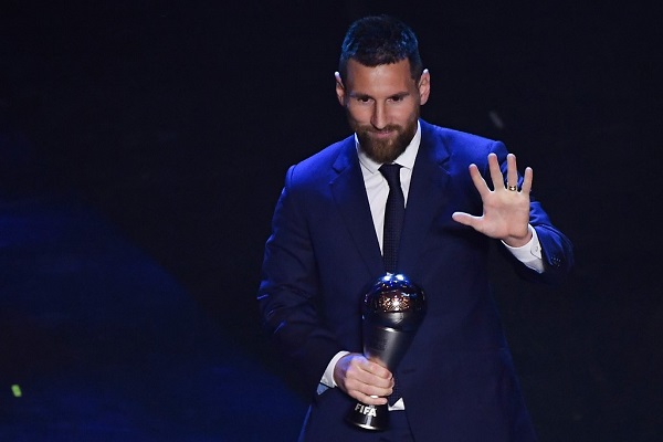 ميسي يتوج بجائزة أفضل لاعب في العالم لعام 2019