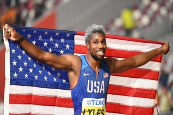 أحرز العداء الأميركي نوا لايلز ذهبية سباق 200 م ضمن بطولة العالم لالعاب القوى