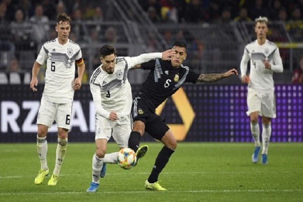 الأرجنتين تنجو من الخسارة وتفرض التعادل على ألمانيا
