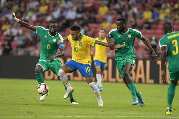 التعادل مع البرازيل يدفع السنغال لطلب المشاركة في 