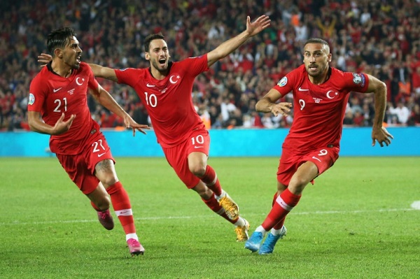 لاعبو تركيا يحتفلون بهدف الفوز على ألبانيا 10 تشرين الأول/اكتوبر 2019