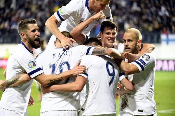 فنلندا تعزز حظوظها بالتأهل إلى كأس أوروبا للمرة الأولى