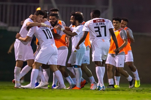 الشباب يهزم الوحدة بعد طرد سريع للصيعري في الدوري السعودي
