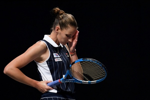 لاعبة كرة المضرب التشيكية كارولينا بليشكوفا خلال مباراتها ضد الرومانية سيمونا هاليب في بطولة الماسترز الختامية في الأول من تشرين الثاني/نوفمبر 2019