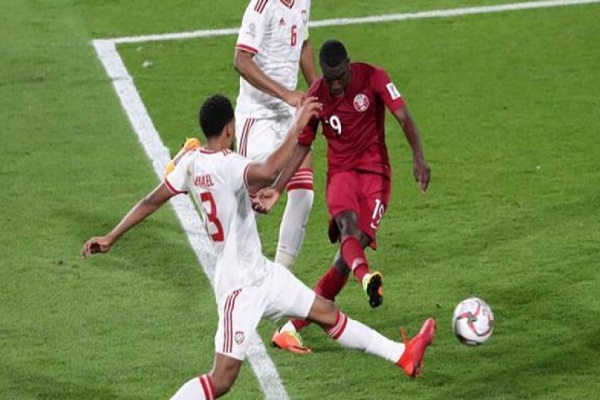 مواجهة حاسمة وحساسة بين قطر والإمارات بذكريات نصف نهائي كأس آسيا