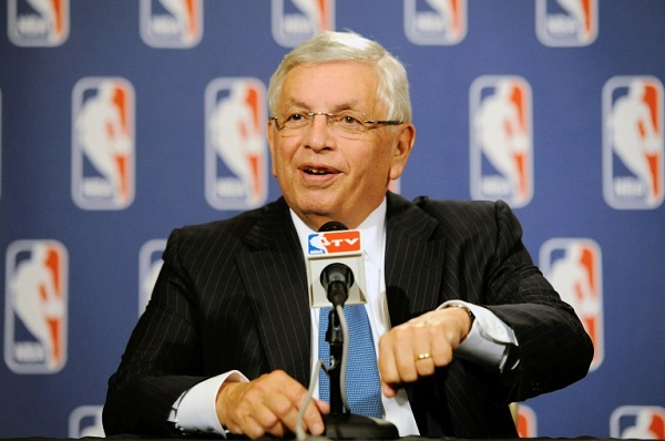 الرئيس السابق لرابطة دوري كرة السلة الأميركي للمحترفين ديفيد شتيرن 