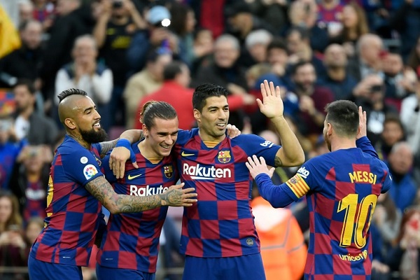 سواريز يقود برشلونة لانهاء عام 2019 بفوز على الافيس