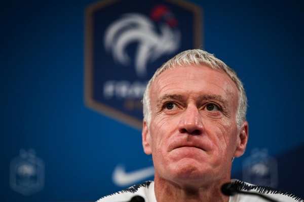 مدرب المنتخب الفرنسي لكرة القدم ديدييه ديشان يتحدث في مؤتمر صحافي في 13 تشرين الثاني/نوفمبر 2019.