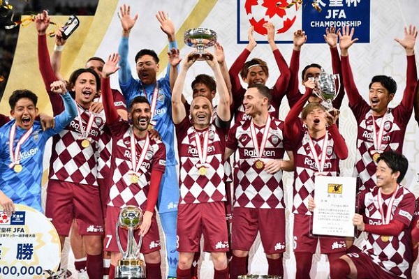 إينيستا يقود فيسيل كوبي إلى لقب كأس امبراطور اليابان 