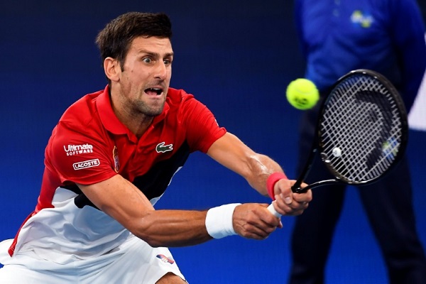 ديوكوفيتش يضع صربيا في نهائي كأس المحترفين لمواجهة إسبانيا