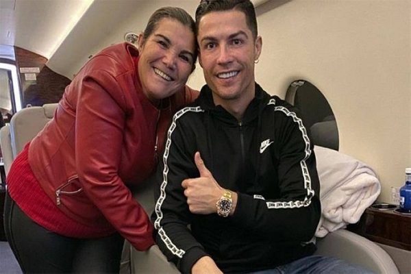 رونالدو يزور والدته في المستشفى قبل موقعة ميلان