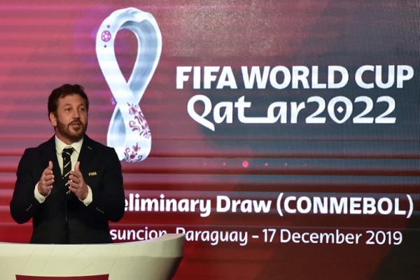 الباراغوياني اليخاندرو دومينغيز رئيس اتحاد اميركا الجنوبية خلال سحب قرعة تصفيات مونديال قطر 2022 في 17 كانون الاول/ديسمبر 2019