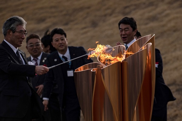 الشعلة الأولمبية تصل إلى اليابان