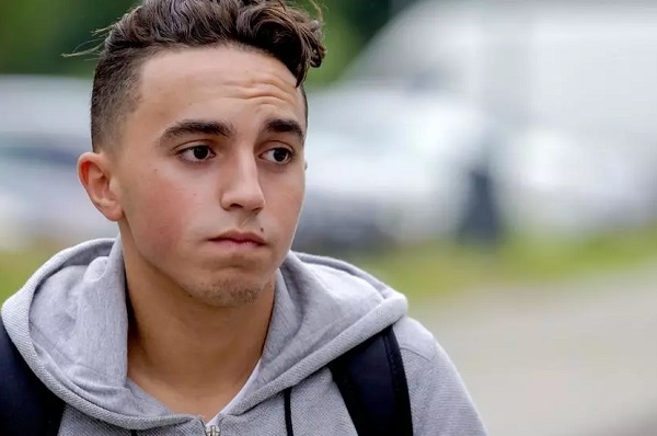 أياكس أمستردام يفسخ عقد نوري بعد افاقته من غيبوبة طويلة