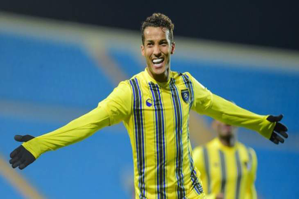 اللاعب نايف هزازي