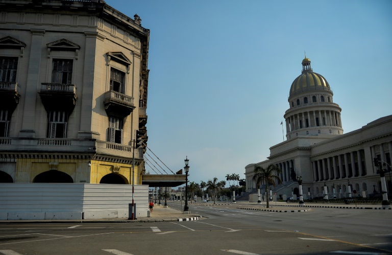 كوبا تطلب تعليق تسديد ديونها لنادي باريس حتى 2022