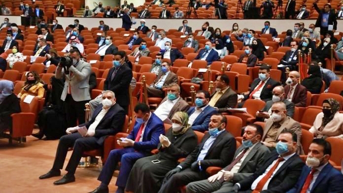البرلمان العراقي منعقدا لبحث اوضاع البلاد الاقتصادية