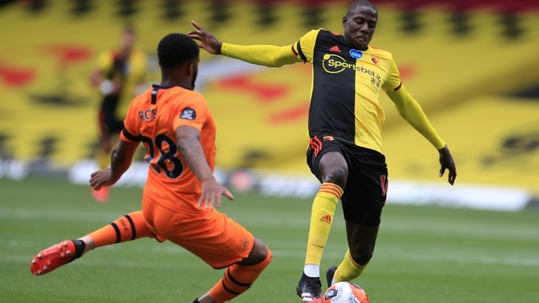 لاعب الوسط الفرنسي عبدواللاي دوكوريه لاعب واتفورد السابق وإيفرتون الحالي خلال مباراة فريقه السابق أمام نيوكاسل في الدوري الإنكليزي الممتاز، في 11 يوليو 2020 