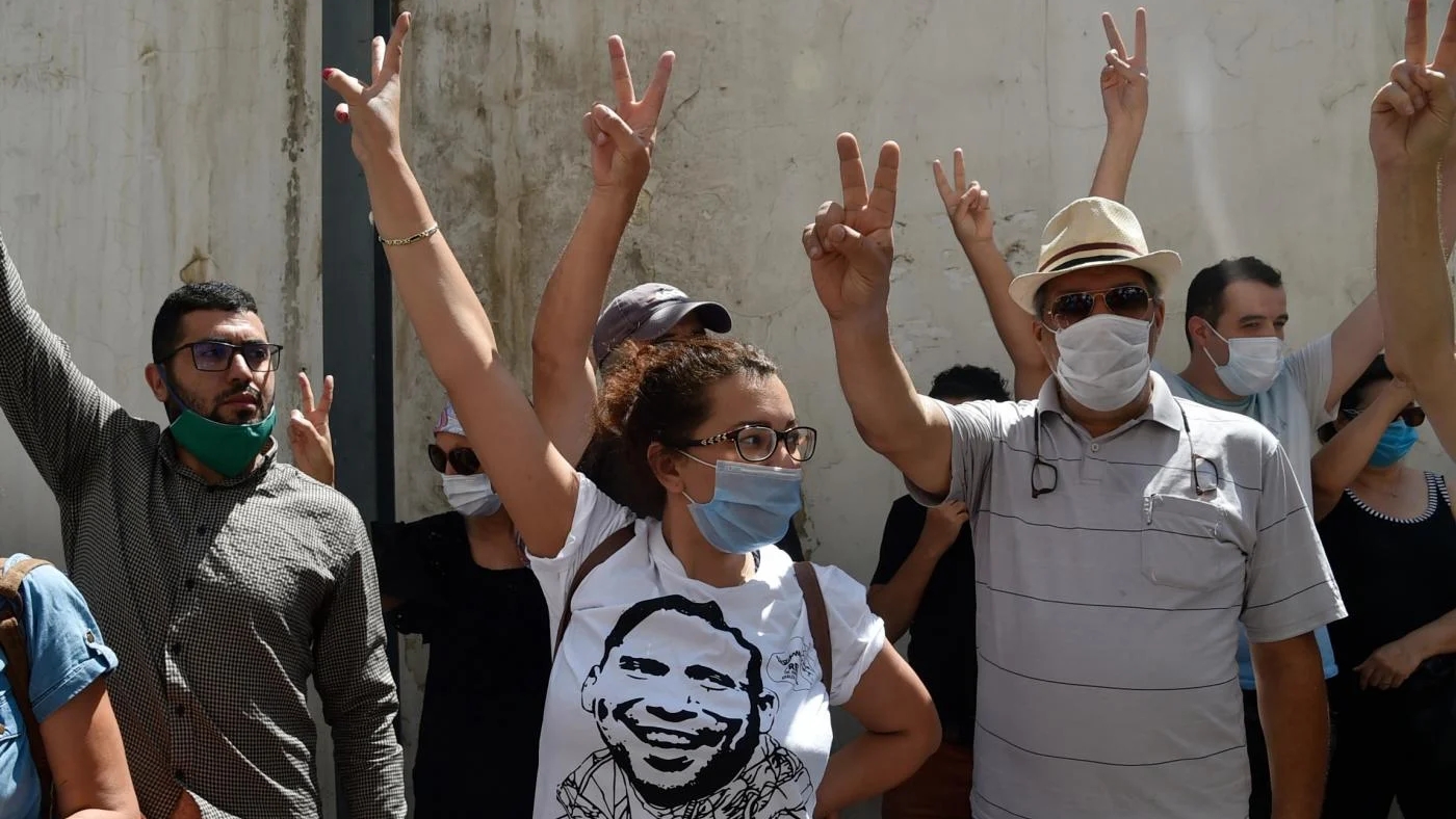 صحافيون جزائريون يتجمعون للمطالبة بالافراج عن زميلهم خالد الديراني في العاصمة الجزائرية يوم 24 أغسطس