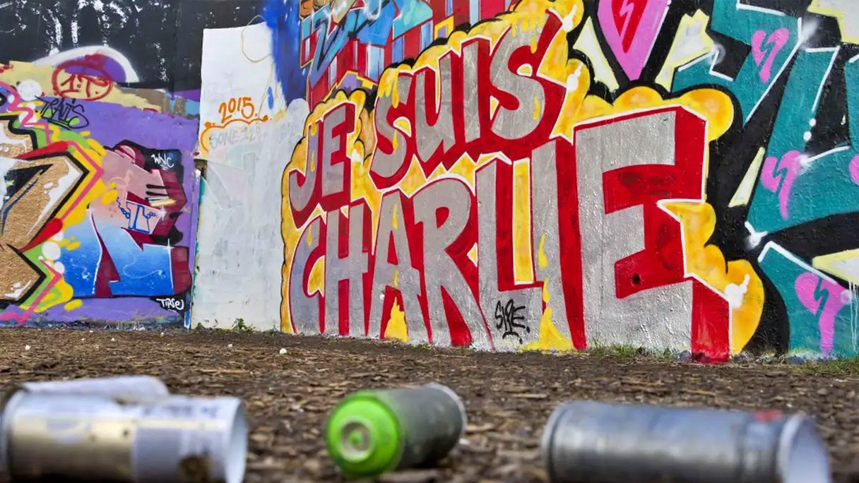 غرافيتي يزين إحدى الجدران في لندن تضامناً مع ضحايا شارلي إيبدو