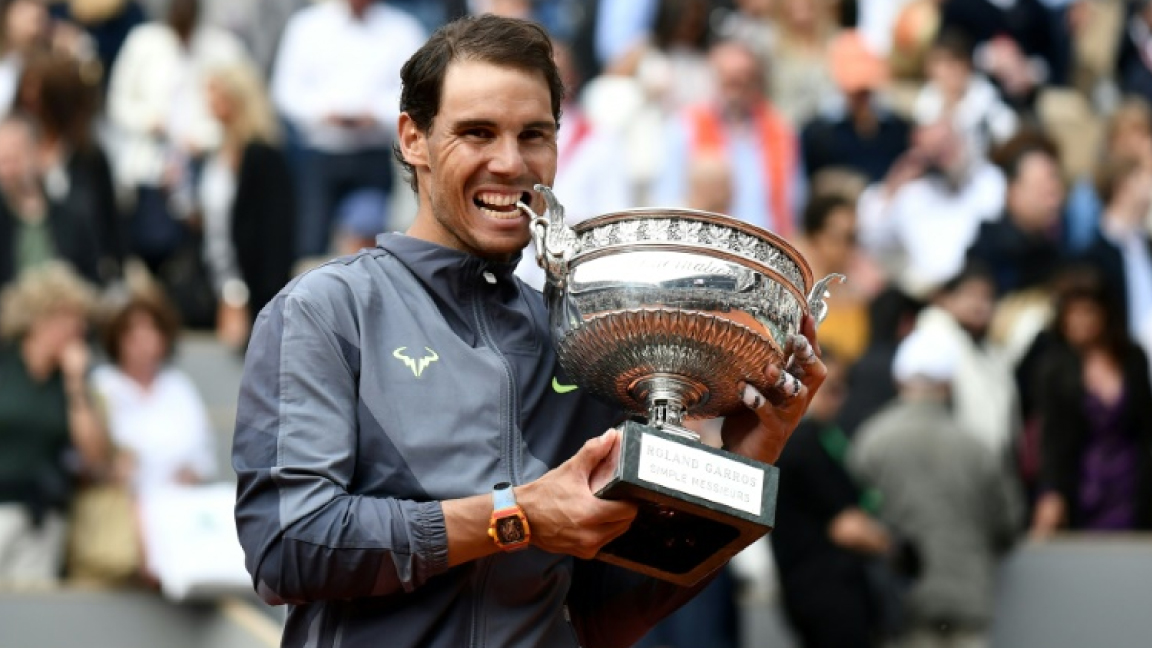 رافايل نادال مع لقب نسخة 2019 من بطولة رولان غاروس الفرنسية لكرة المضرب