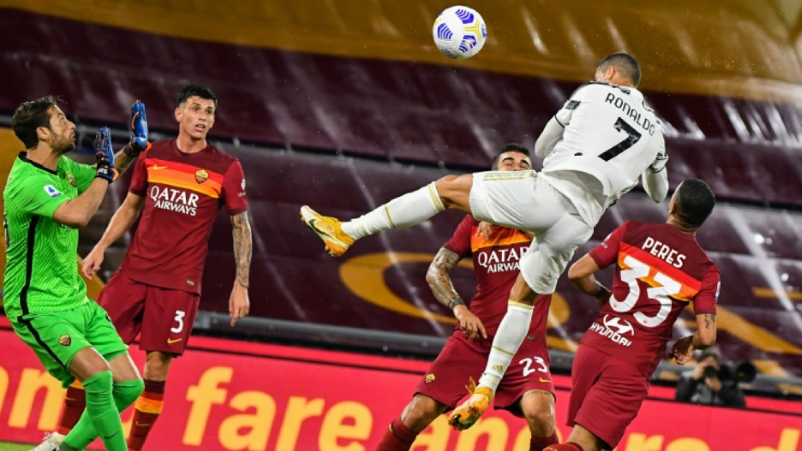 البرتغالي كريستيانو رونالدو يسجل هدف التعادل ليوفنتوس ضد روما في الدوري الايطالي لكرة القدم في 27 ايلول/سبتمبر 2020