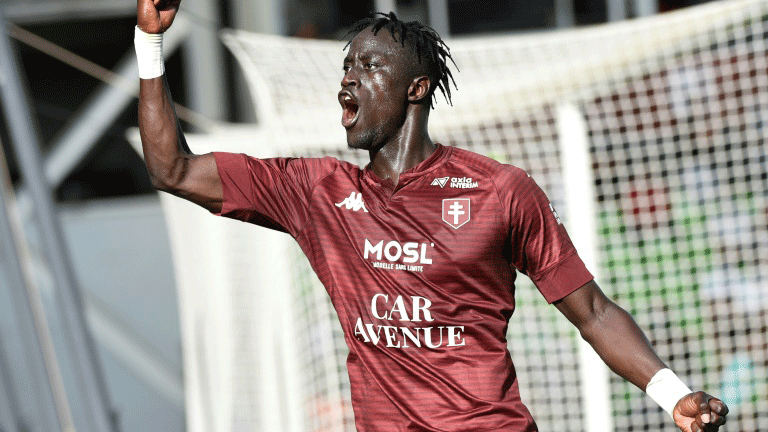 سجل السنغالي نيان ستة اهداف في ست مباريات