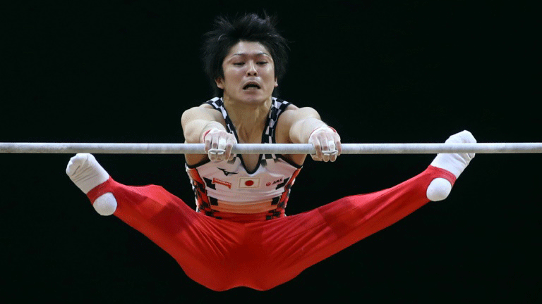 الياباني كوهي أوشيمورا خلال مشاركته في دورة قطر الدولية للجمباز في الثالث من تشرين الثاني/نوفمبر 2018.