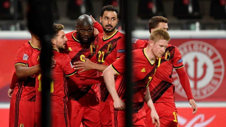 لاعبو منتخب بلجيكا يحتفلون بالتأهل إلى الدور نصف النهائي لمسابقة دوري الأمم الأوروبية في 18 تشرين الثاني/نوفمبر 2020