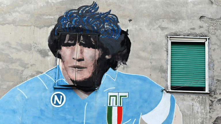 صورة جدارية لدييغو مارادونا في حي سبانيولي في نابولي في 20 تشرين الثاني/نوفمبر 2019 