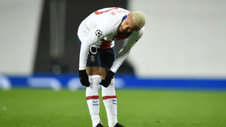 مهاجم باريس سان جرمان النجم البرازيلي نيمار في لقطة له خلال مباراة فريقه ضد مانشستر يونايتد الانكليزي في دوري ابطال اوروبا. الثاني من كانون الاول/ديسمبر 2020