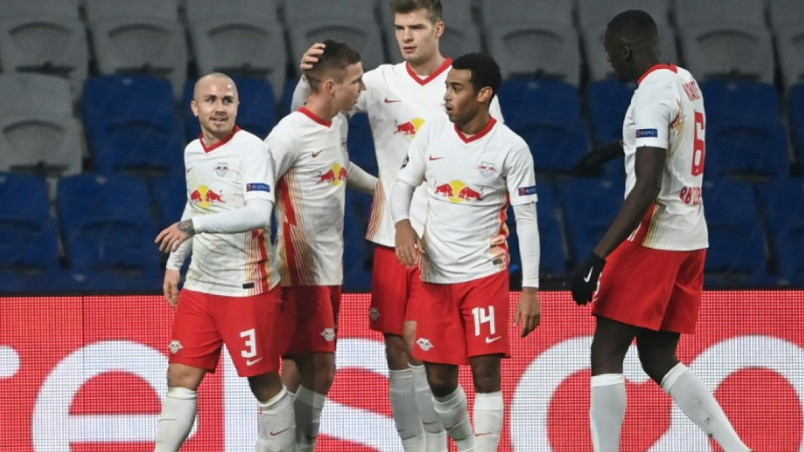 لاعبو لايبزيغ الالماني يحتفلون بالهدف الثالث ضد باشاك شهير التركي في دوري ابطال اوروبا على ملعب فاتح تريم في اسطنبول 2 كانون الاول/ديسمبر 2020