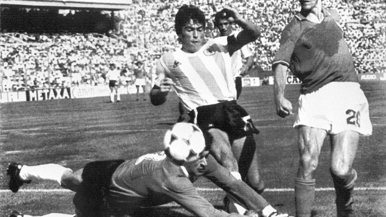 سجل روسي ستة اهداف في مونديال 1982 وتوج هدافا له