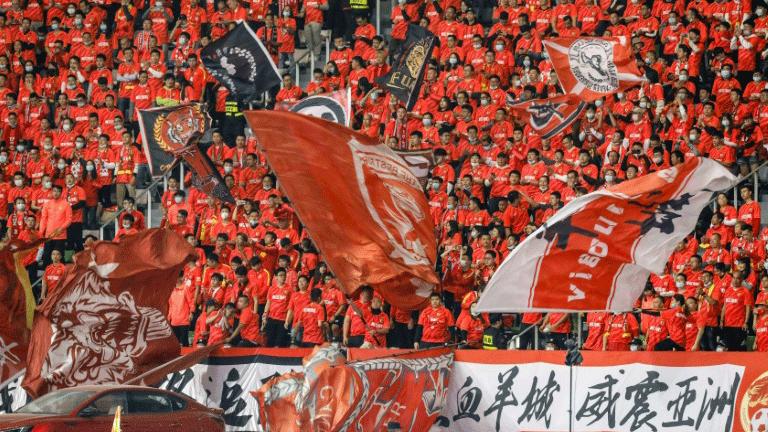 مشجعو كرة القدم في الصين يتحدون لمواجهة قرار تغيير أسماء أنديتهم